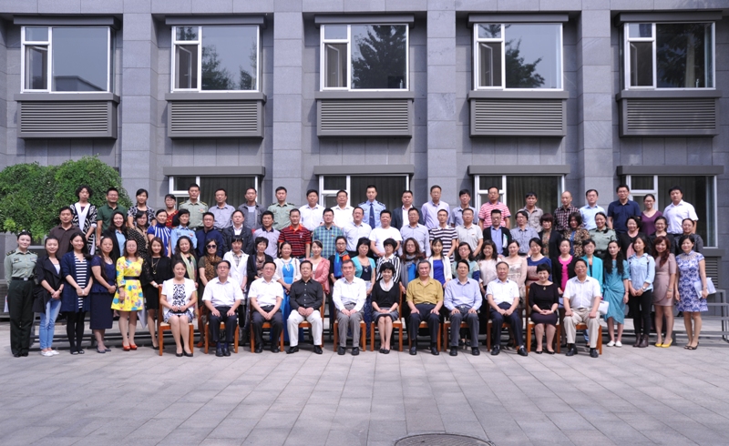 魯迅文學(xué)院第二十四屆高研班學(xué)員名單　丁曉平　張子影　劉標(biāo)玖　馬　娜　趙　雁　王國(guó)平　李琭璐　張兆杰　戴榮里　馬冬玲　楊　旋　曹玉霞　楊秀麗　陳麗偉　張仲全　張?zhí)靽?guó)　王曉云　黃立軒　趙　銳　曹永勝　朱珊珊　連忠誠(chéng)　朱海坤　余　艷　譚培戰(zhàn)　王清玉　袁瑰秋　段愛松　唐　云　冀衛(wèi)軍　王　蕾　李朋霞陳　芳　李國(guó)彬　田　靜　蔣淑芬　鄭旺盛　高艷國(guó)　王書艷　刑小俊　范懷智　許　珊　戴巧珍　汪　璐　王東君　鐘日勝　李衛(wèi)星　楊春風(fēng)　黃　冰　李　方　申廣志　魯　焰　郭曉紅　陳茂慧　辛　茜　王　琰　程雪莉　周大文　張建國(guó)　王立民