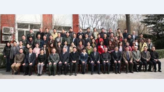 魯迅文學(xué)院第十一屆高研班學(xué)員名單　丁　天　金鴻梅　狄　青　孫　未　張　渝　粟光華　魏增軍　葛水平　陳麥啟　王相勤　周翠華　丁玉龍　李學(xué)江　樸長(zhǎng)吉　韓　雪　陳昌平　王妍丁　鮑優(yōu)娟　瀾　濤　顧　堅(jiān)　陳論水　劉楚仁　劉小平　歐逸舟　徐小燕　盧衛(wèi)平　吳彪華　許雪萍　謝凌潔　韓芍夷　范　穩(wěn)　馮小涓　敖　超　彭　澎　吳文莉　夢(mèng)　野　李學(xué)輝　張存學(xué)　王亞楠　韓銀梅　趙元文　秦安江　李小重　張玉國(guó)　高萬紅　毛　竹　洪　玲　周蓬樺　陳　涌　康　橋　李　駿　姜莉莉　凌偉清