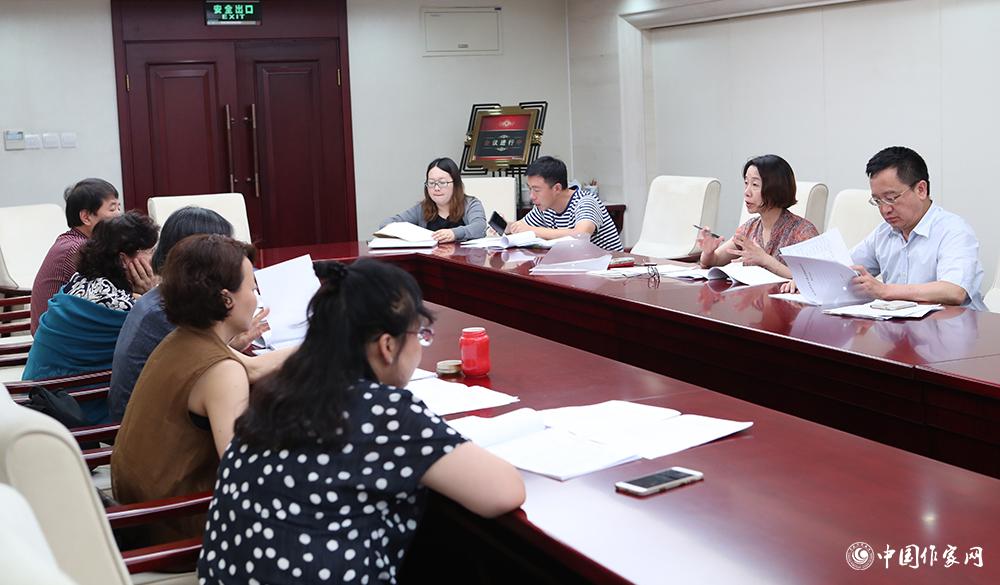 7月24日，全體會議結束后，綜合一組召開小組會議