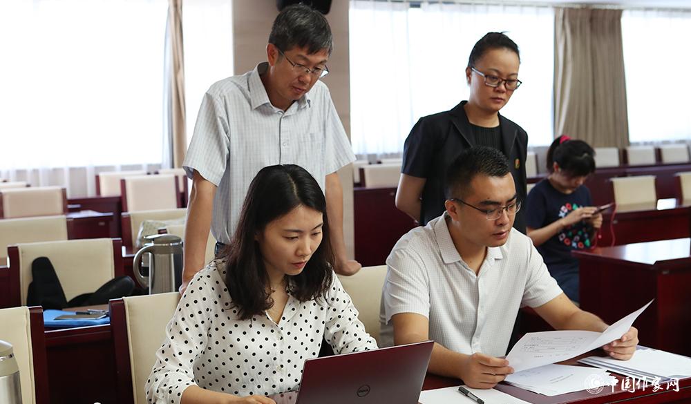 8月4日，各組聯絡員統計選票