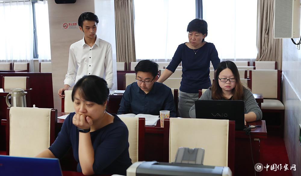 8月4日，各組聯絡員統計選票