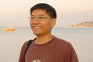 小說：獲獎作品《將軍胡同》作者：史雷         獲獎感言　　在創作中，我逐漸形成了這樣的觀點，兒童文學作品應當是藝術品，這件藝術品不是寫出來，而是用閱歷、思想、才華、時光和心血精心打磨雕刻出來的，就像是一位父親為自己的孩子手工制作玩具那樣，內心中一定是充滿愛、溫暖和感動的，他的態度一定是無比虔誠和感恩的。