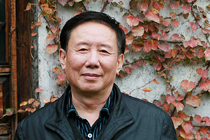 小說：獲獎作品《吉祥時光》作者：張之路         獲獎感言　　從長篇小說《第三軍團》開始到今天的《吉祥時光》，我曾幾次獲得這個珍貴的獎項。幾十年來，這個獎始終伴隨著我、鼓舞著我，我珍視她，以她為榮。她激勵著我，讓我寫出更多更好的兒童文學作品。童年是一個人最為寶貴的時光。我寫過各種類型的兒童文學，但是書寫自己的童年卻是我多年的愿望。