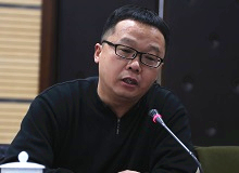 石華鵬：批評家的理想和理想的批評家“剜爛蘋果·銳批評”叢書出版意義，一是對文學批評生態的平衡；二是對真誠銳利批評的倡導。[詳細]
