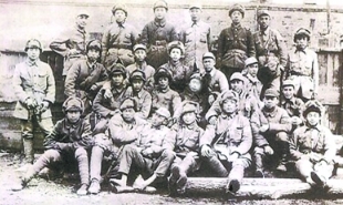 1946年4月，牡丹江軍區剿匪小分隊的部分官兵合影，《林海雪原》原型