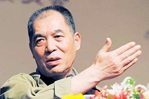 獲獎作品：《人世間》作者：梁曉聲         獲獎感言　　文學只不過是文學，并不等同于文化，也不約等于。但文學是其它各藝術門類的酵母，“文藝”二字注釋了此種關系。若將文藝從文化內(nèi)涵中剝離出來，文化便很容易成為束之高閣的學問，結果對于最廣大的人們失去了感染力。用時下流行的說法那就是——“不接地氣”了。中國的文化在影響世道人心方面，責任格外沉重。正如張載的名言所說，“為天地立心，為生民立命，為往圣繼絕學，為萬世開太平”——這是多么莊嚴正大的信念。