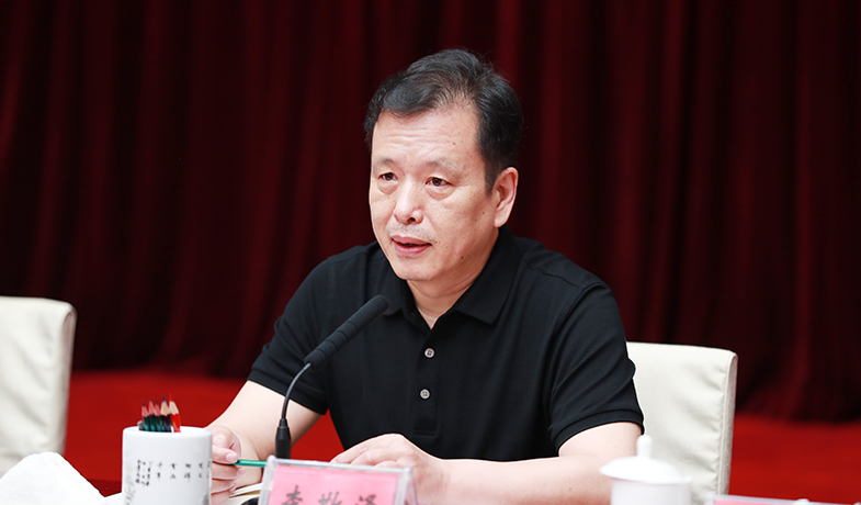 第一次全體會上，評委會副主任李敬澤就《評獎條例》和《評獎細則》作講解說明