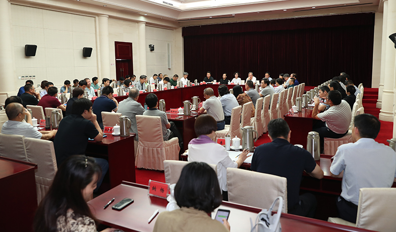 8月16日，第十屆茅盾文學獎在北京揭曉