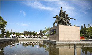英雄地綻放幸?；?紅土地變身美家園