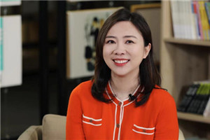 童話：獲獎作品《永遠玩具店》作者：葛競         獲獎感言　　小時候，我是個愛讀童話的孩子。家里書柜中裝的都是童話書，日記本上寫了很多自己想象出來的小童話。童話的幻想最自由任性，最變化無窮，它可以潛入深海，可以飛上天空，也可以從每個人的心靈里生長出來。童話讓你和兒時的自己對話；讓想象的香氣彌漫開來，給現實打開一道透氣的窗；讓你在奇幻世界里發現另一個自己，也許那才是最真實的你。