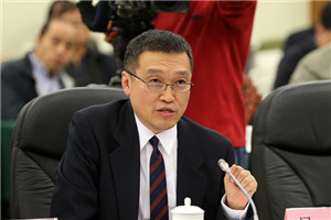 科幻文學：獲獎作品《中國軌道號》作者：吳巖         獲獎感言　　《中國軌道號》是一塊時間的水晶，外觀看起來是過去的，內里則是未來的。小說中的那些科學、技術以及人的思想和觀念都是未來的。作品是在“科幻未來主義”理念之下產生的。全國優秀兒童文學獎評委會能頒獎給它，既是對小說的肯定，也是對科幻未來主義創作原則的支持。感謝評委會的委員們。