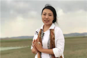 幼兒文學：獲獎作品《小小小世界》作者：黃宇         獲獎感言　　《小小小世界》就是我家小屁孩的世界，也是無數小屁孩的世界。有趣事、煩惱事、奇妙事……這些零散瑣碎、天然童真的小事件，表面看是孩子無心之舉，卻在與大人世界的碰撞中綻放出“天使心”。我慢慢地“撿拾”，努力原汁原味地呈現孩子生活中本來的模樣，力求準確地表現這種鮮活的生命，從孩子的視角還原一個小小的世界，還原孩子真實的童年。