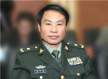 【周大新】	李丹夢丨《周大新小說的文化闡釋——由<湖光山色>說開去》；	李杰俊丨《作為“還鄉”的周大新小說》。