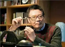 【麥　家】	季　進丨《麥家：“講故事的人”》；	陳培浩丨《孤獨的辯證法和麥家的意義》。
