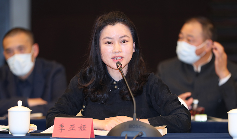 獲獎作品編輯代表季亞婭在會上發言