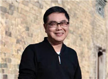 湖南文藝出版社：相信高峰就在前方　　惟楚有材，于斯為盛。成立于1985年的湖南文藝出版社，一直是南中國原創(chuàng)文學(xué)出版的重鎮(zhèn)。[詳細]