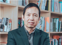 十月文藝出版社：要緊的是回到文學(xué)本身　　喬葉的《寶水》和張楚的《云落圖》，重燃了韓敬群對70后作家的創(chuàng)作信心。[詳細]