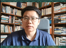 陳濤：以日常與瑣碎書寫宏大開闊的主題不同家族的開枝散葉，各自人生的縱橫走向，全都匯聚成了一條寬闊奔涌的大河……　[詳細]