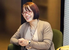 申霞艷：生如蟻而美如神　　胡學文出示的是當代眼光，他正視并升華當代生活經(jīng)驗，大膽創(chuàng)造21世紀新傳統(tǒng)，這種傳統(tǒng)吸納過往，并與過往進行激烈抗辯。[詳細]