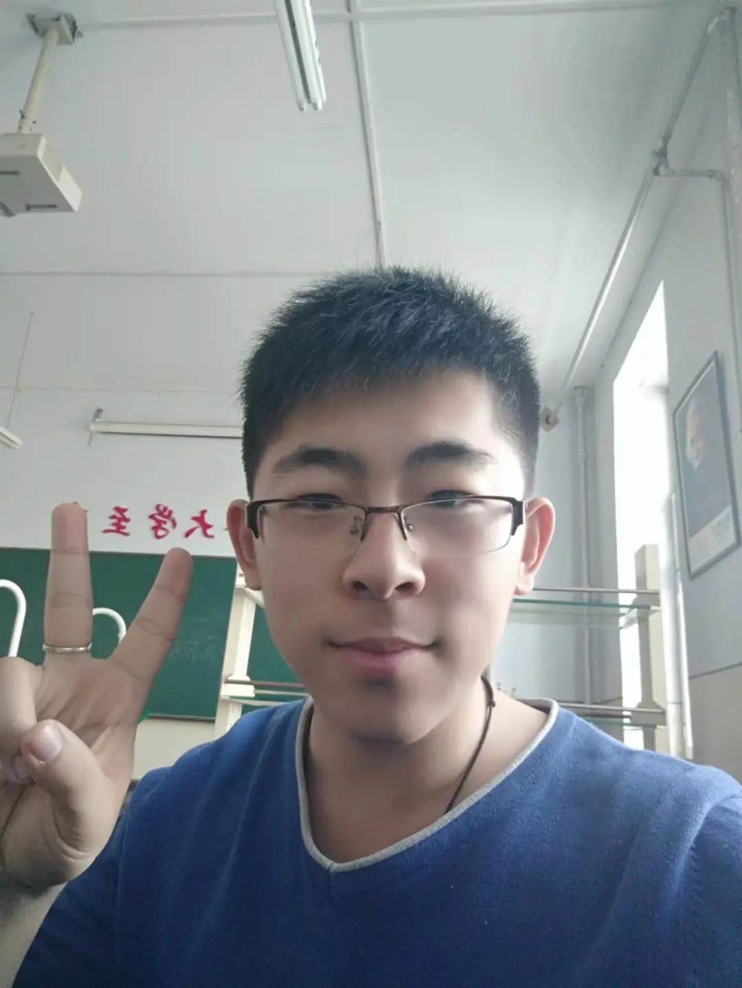 王九天，1995年生，吉林省洮南市人，中國科學技術大學化學專業在讀博士研究生。文學作品曾入選中國作家網原創頻道“本周之星”欄目。
