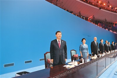 7月28日晚，第三十一屆世界大學生夏季運動會在四川省成都市隆重開幕。習近平、蔡奇、丁薛祥等黨和國家領(lǐng)導人出席開幕式。   新華社記者 謝環(huán)馳攝