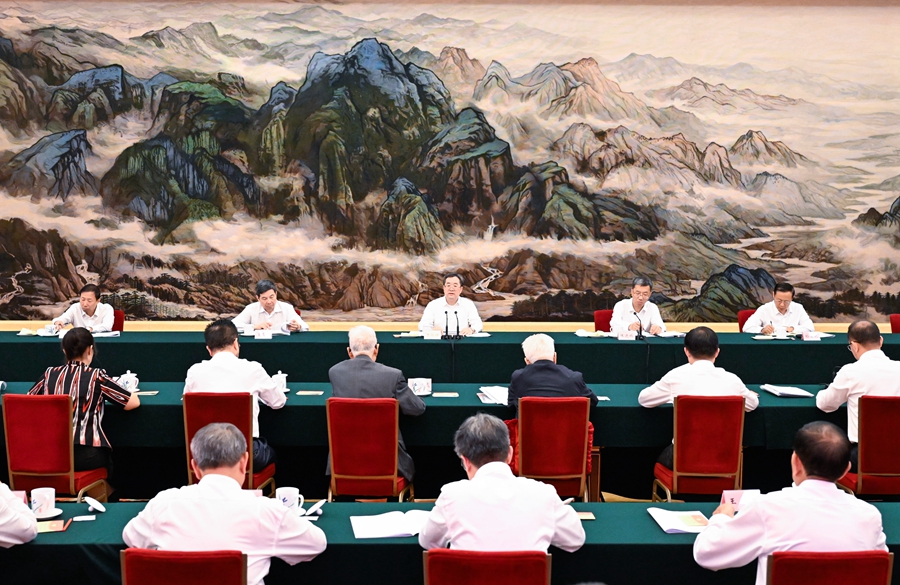 9月9日，全國優(yōu)秀教師代表座談會在北京召開。中共中央政治局常委、國務(wù)院副總理丁薛祥出席會議，傳達習近平致信和李強批示并講話。新華社記者 申宏 攝