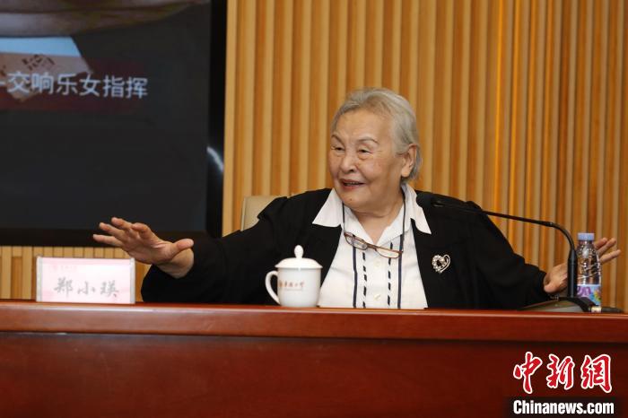 10月18日，鄭小瑛走進華僑大學泉州校區，為學子們帶來專題講座——“洋戲中唱”藝術分享會。劉沛 　攝