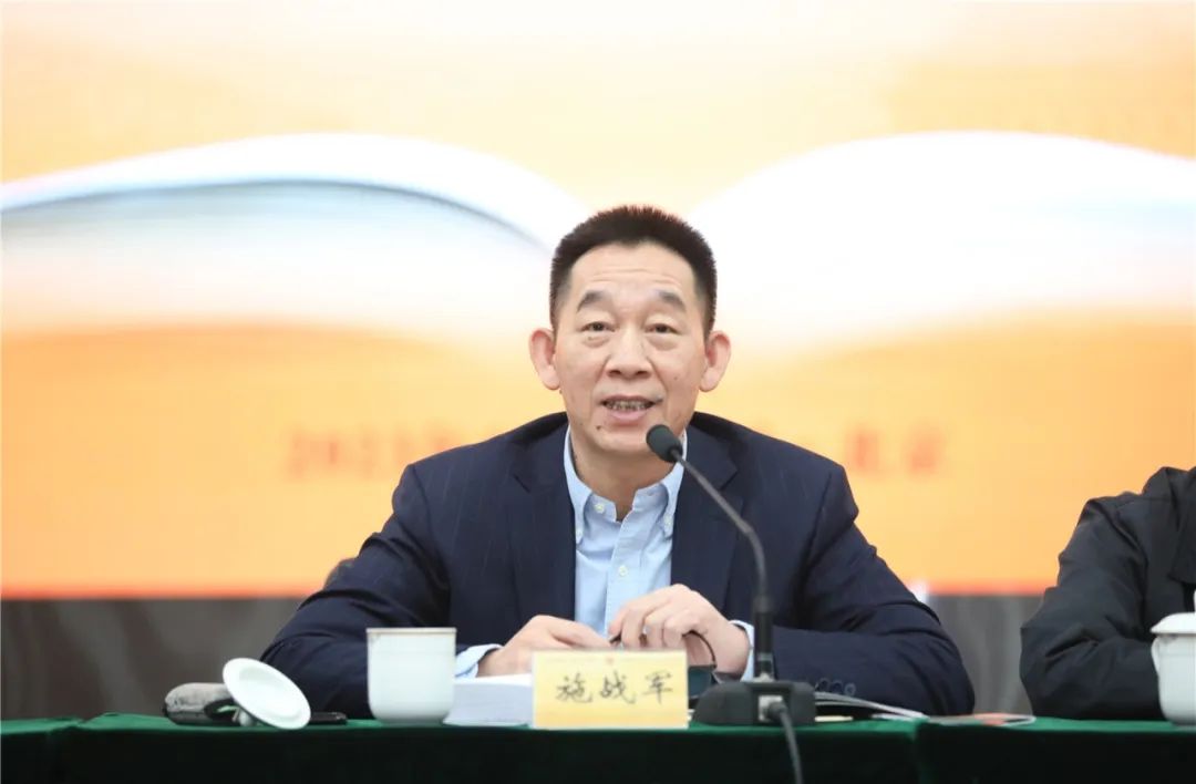 中國作協黨組成員、書記處書記施戰軍主持活動