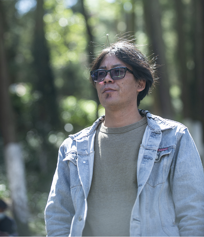 作 者：周明全，復(fù)旦大學(xué)中文系2022級中國現(xiàn)當(dāng)代文學(xué)博士研究生，《大家》雜志主編。著有《隱藏的鋒芒》《“80后”批評家的槍和玫瑰》《70后批評家的聲音》等；與陳思和共同主編《“80后”批評家文叢》《70后批評家文叢》，主編《當(dāng)代著名學(xué)者研究資料叢書》等。曾獲第十四屆中國當(dāng)代文學(xué)研究優(yōu)秀成果獎(jiǎng)、《文學(xué)報(bào)·新批評》2015年度優(yōu)秀評論新人獎(jiǎng)特別獎(jiǎng)、2020年南方文學(xué)盛典年度批評家等。
