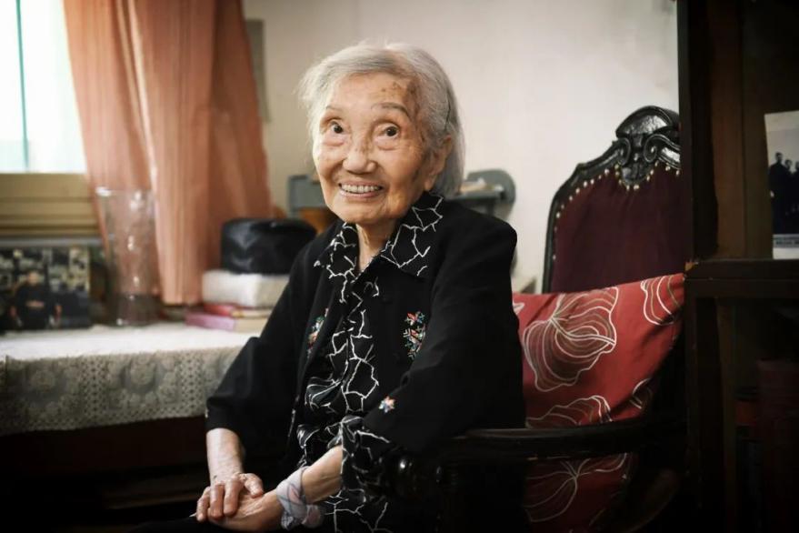 C:\Users\zjw-x270-czy\Desktop\20個中國老人-給曉晨姐\楊苡.jpg
