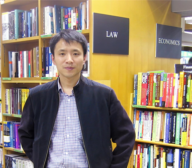  飛廉，本名武彥華，河南項城人，畢業(yè)于浙江大學，著有詩集《不可有悲哀》《捕風與雕龍》，參與創(chuàng)辦民刊《野外》《詩建設》，獲陳子昂詩歌獎、蘇軾詩歌獎，現(xiàn)居杭州。