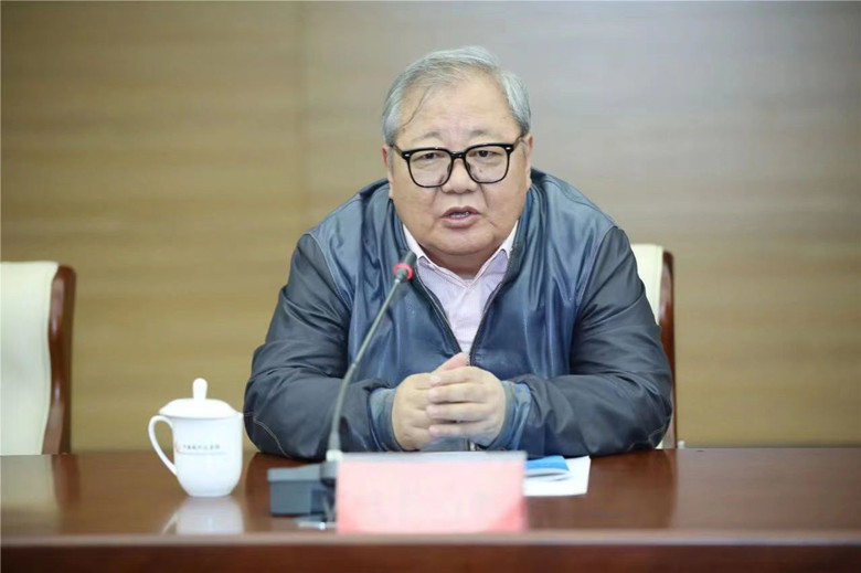 中國作協(xié)詩歌委員會(huì)主任吉狄馬加作主題演講