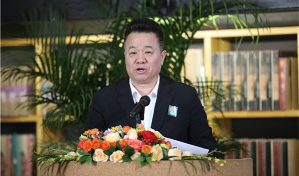 中國(guó)作協(xié)黨組成員、副主席、書記處書記邱華棟主持交流活動(dòng)