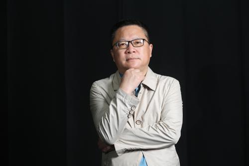 李少君，《詩刊》社主編，一級作家。主要著作有《自然集》《草根集》《海天集》《應(yīng)該對春天有所表示》等，被譽為“自然詩人”。