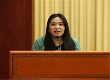 袁子彈：尋找自己的聲音　　感覺近年來我的創作，似乎就是在這樣空茫的喧嘩與騷動中，試圖尋到些微的意義，找到屬于自己的聲音……[詳細]