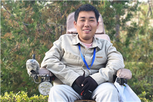 散文獎：《青白石階》 作者： 柳客行（回族）         獲獎感言在這里我首先要感謝駿馬獎評委對我的鼓勵和肯定。我覺得這份榮譽(yù)不僅僅屬于我個人，更屬于我的文學(xué)之路上給予我親切關(guān)懷和無私幫助的人們。是這些溫暖讓我真誠地愛著這個世界，讓我堅(jiān)信文學(xué)的力量，以羸弱的身體守望文學(xué)理想。感謝在場的每一位領(lǐng)導(dǎo)和來賓，能夠聆聽一個無力舉起話筒的作者……