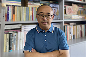 報告文學(xué)獎：《幸福的旋律——西藏脫貧交響曲》  作者：吉米平階（藏族）         獲獎感言時代的發(fā)展往往超越作家的經(jīng)驗(yàn)和想象，在我還挖空心思用自己有限的能力想為所住村莊和遙遠(yuǎn)的鄉(xiāng)親做點(diǎn)什么的時候，波瀾壯闊的脫貧攻堅(jiān)開始了。西藏是全國集中連片貧困程度最深地區(qū)之一，也是脫貧攻堅(jiān)難度最大，成效最顯著的地方，我有幸作為參與者、親歷者和記錄者，見證了全過程。