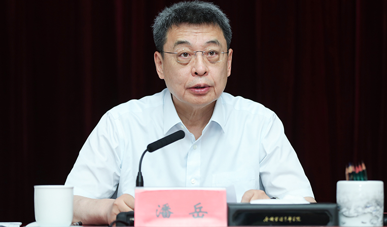 7月20日，評委會名譽(yù)主任潘岳在第一次全體會上講話