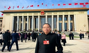 全國人大代表，貴州省文聯主席、省作協主席歐陽黔森