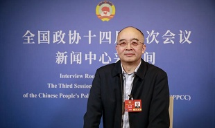 全國政協委員，中國作協副主席吳義勤