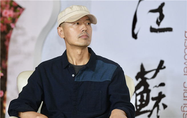 獨家訪談 | 黃梵：短篇小說的快感本質是對多巴胺的利用