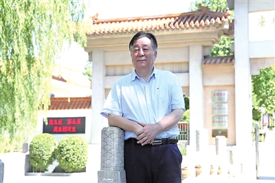 王安潤，中國電影家協會會員，中國報告文學學會會員，中國散文學會會員，新疆報告文學創作委員會副主任。享受國務院政府特殊津貼專家。全國優秀新聞工作者、全國“德藝雙馨”電視藝術工作者。國家一級編劇。石河子大學客座教授，自治區藝術學院、塔里木大學碩士生導師。兵團電影電視藝術家協會原副主席兼秘書長；兵團廣播電視臺原黨委委員、副臺長。出版個人專著18部，其中，《沙海擊浪》《在六分之一國土上》分獲兵團精神文明建設“五個一工程”獎。擔任主創的電影、紀錄片、廣播劇多次獲得中國電視金鷹獎、中國電視星光獎，及天山文藝獎、新疆電視文藝一等獎、新疆廣播文藝一等獎、兵團“五個一工程”獎、綠洲文藝獎等。其中，《無罪》獲第50屆休斯敦國際電影節“白金雷米獎”，《杰米拉》獲第23屆上海國際電影節組委會大獎，《我的阿恰》被中國電影資料館收藏，《守護者》獲電影頻道收視率第三、市場占有率第四佳績。《小白楊》、《血緣》分獲第三屆、第八屆亞洲微電影藝術節“金海棠”獎最佳作品獎和優秀編劇獎，《一路有你》獲第三屆戛納微電影國際電影節大獎。長篇報告文學《太陽遲落的高原》獲2023年中國作家協會重點作品扶持。