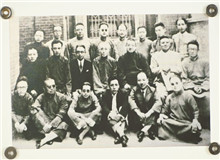 大經中學往事　　在這文化蒙塵的至暗時刻，嚴獨鶴、周瘦鵑、陸澹安、朱大可等一眾文人合力辦了一所“大經中學”……[詳細]