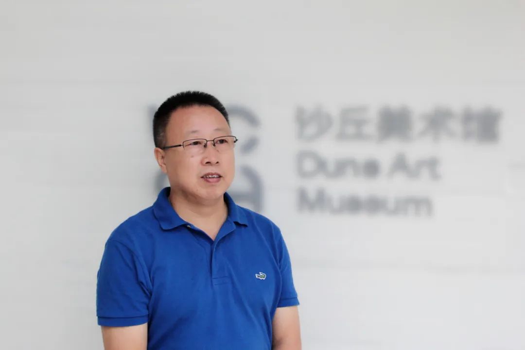 羅振亞，1963年出生，黑龍江訥河人，南開大學文學院教授，博士生導師，南開大學穆旦詩歌研究中心主任。