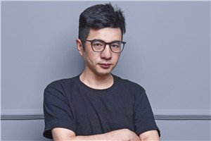 小說：獲獎作品《大河的歌謠》作者：大秀         獲獎感言我出生在魯西南黃河畔，大學畢業后生活在紅船旁。江南文化的細膩與齊魯大地的渾厚共同造就了我的文學語言。我為什么要書寫黃河？因為對我而言，黃河不僅是地理上的故鄉，更是我所創建的文學故鄉。