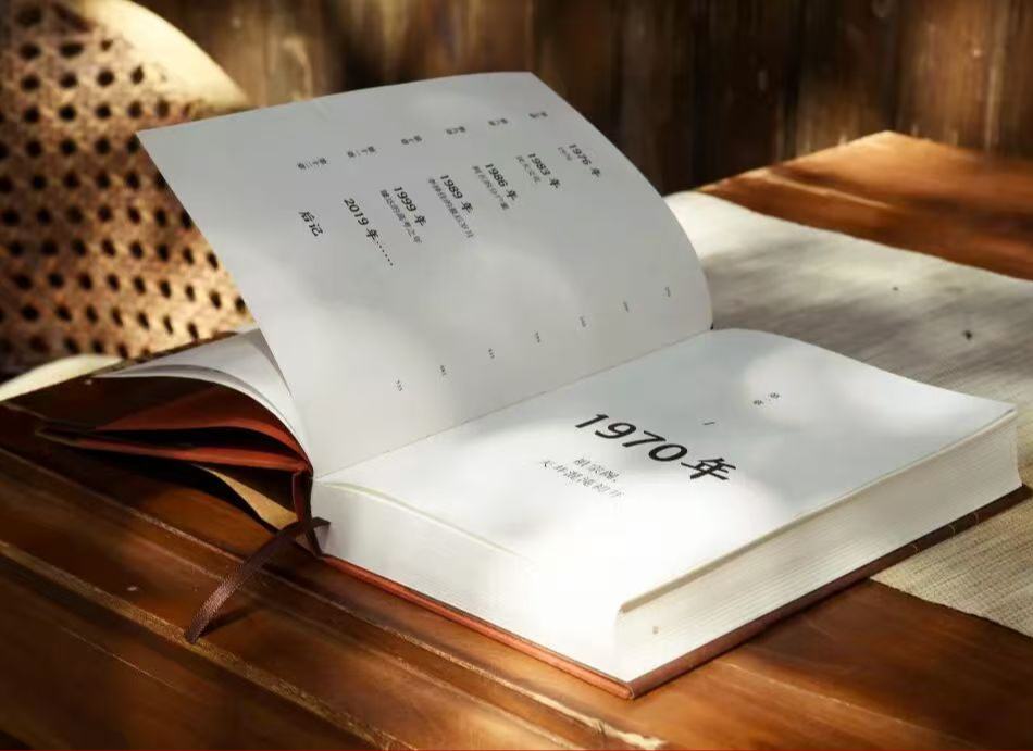 《璩家花園》：雅要雅得透，俗也要俗得透活躍在璩家花園里的各色人等構成了一個具體而微的市井社會，開啟了各自的市井人生。[詳細]