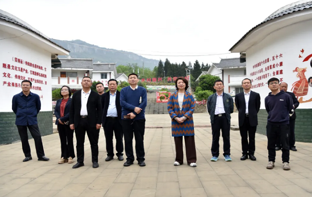 中國作家協會到黔西開展“深入生活、扎根人民”新時代文學實踐點授牌暨全國文學名家走進貴州主題實踐活動