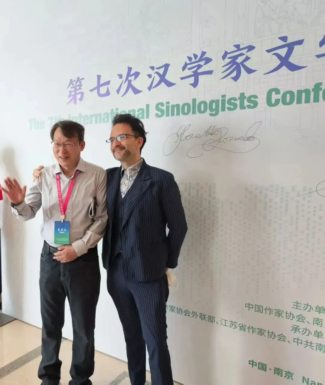 作家李洱與譯者莫冉在第七次漢學(xué)家文學(xué)翻譯國際研討會