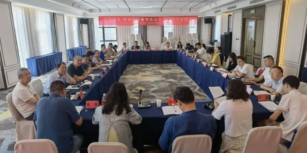 2023年8月8日至9日，文潤師市·《綠洲》筆會暨可克達拉文學創作改稿會邀請疆內外名家授課改稿