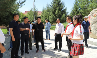 2022年7月，中國作協采訪團在79團王震紅軍小學采風